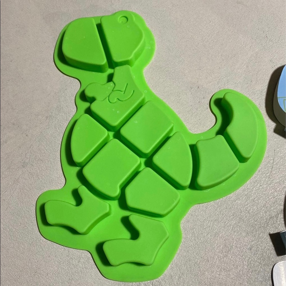 Silicone Dinosaur Cake Mold - Picture 3 of 4